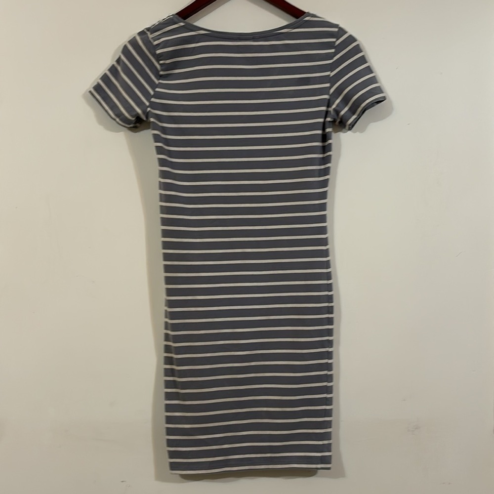 H&M Basic Shirt - Picture 3 of 4
